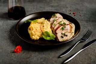 Mușchiuleț de porc cu sos de hribi