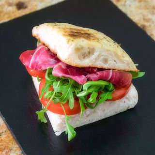 Focaccia De Jamón Serrano