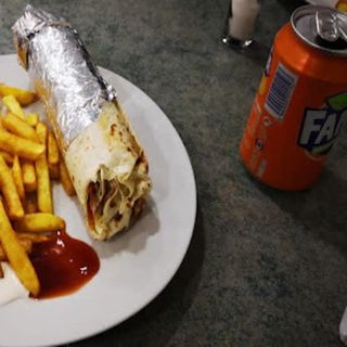 Dürum Kebab + Patatas Fritas + Refresco