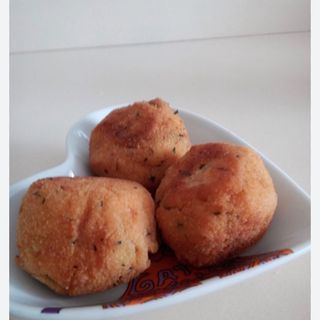 Buñuelos de sobrasada y cebolla caramelizada