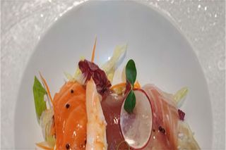 L1. Insalata con pesce misto