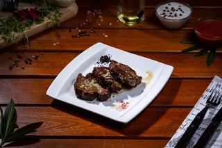 Muschi de vita marinat la gratar