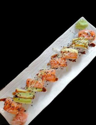 Rainbow Uramaki (8 Uds.)