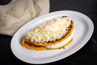 Cachapa Con Queso Caribeño Y Nata Agria