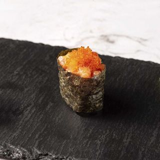 Гункан лосось (47г)