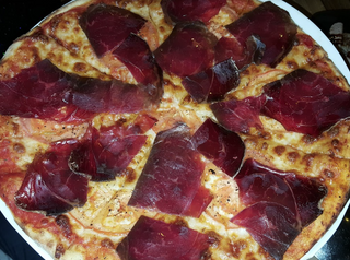 Pizza De Cecina De León (33 Cm.)