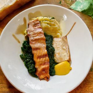 Сьомга със спанак (380г)