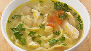 Supă de pui cu tăiței de casă