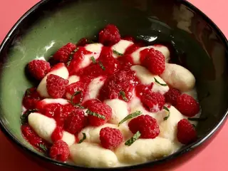 Ті самі швидкі вареники з малиною (350g)