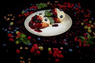 Papanași cu sos de vanilie si gem