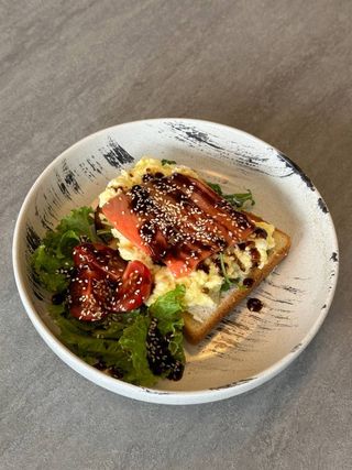 Брускета з лососем