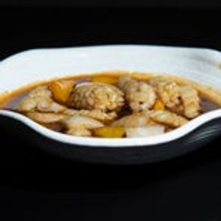 159 Calamari saltati con basilico Thai piccante 