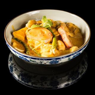 67. Pollo tai al curry e latte di cocco