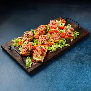 Brusketi sa tunom