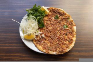 Lahmacun - pizza turca