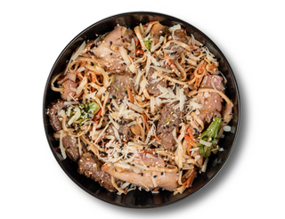 Локшина з яловичиною та беконом