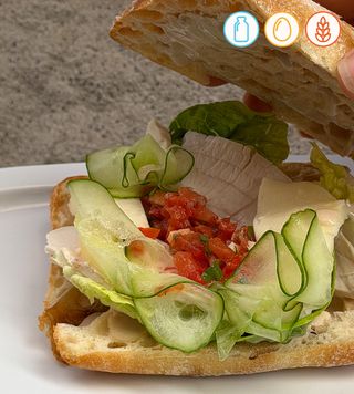 Ciabatta Con Pavo Y Salsa Vitello Tonnato