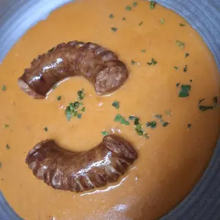Fasole pârgălită cu cârnat fript