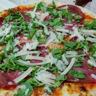 Pizza Bresaola Y Rúcula