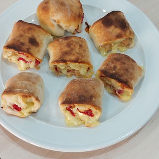 4 Rollito Con Chorizo Picante Y Queso