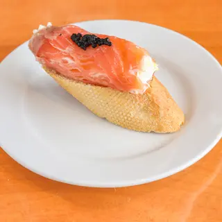 Montadito de salmón ahumado (1 ud.)