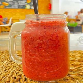 Smoothie De Plátano Con Frambuesa Y Arándanos (16 Oz.)