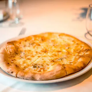 Pizza Cuatro Quesos, Mediana