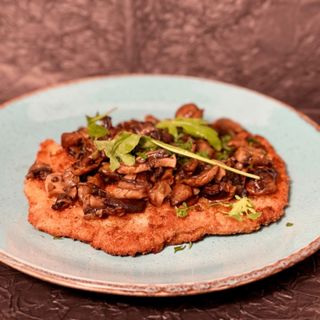 Kotlet schabowy z pieczarkami