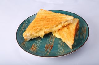 Классический сырный тост