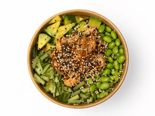 Poke Bowl z Łososiem Pieczonym