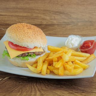 Cheeseburger i pomfrit