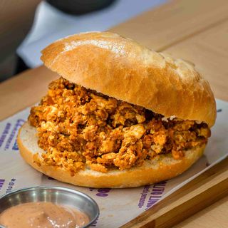 PAN CON SALCHICHA HUACHANA