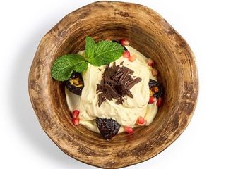 Чорнослив з горіхами та вершковим соусом (200g)