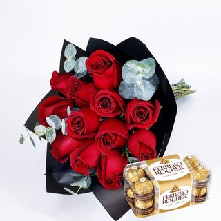 10 წითელი ვარდი როშენის შოკოლადთან ერთად