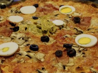 Capricciosa con prosciutto cotto