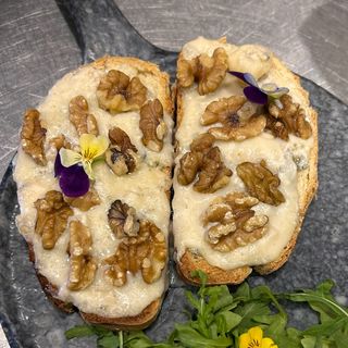 Tosta De Roquefort Y Nueces (2 Uds.)