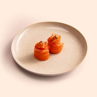 60. Spicy salmón (2 uds.)