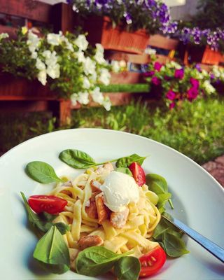 Паста със сьомга и крема сирене (350г)