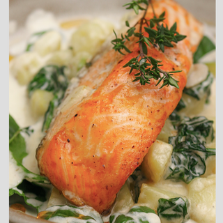 Стейк з лосося та вершковою картопелькою