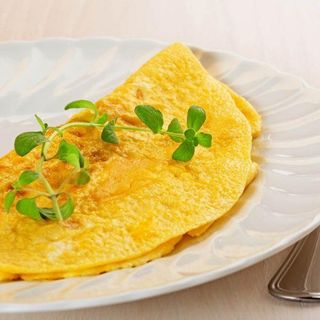 Omelete de Queijo e Batatas Fritas