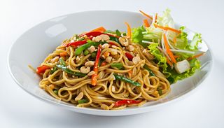 Makaron chiński z warzywami 450g