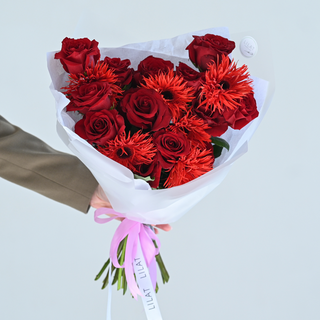 წითელი ვარდები და გერბერა