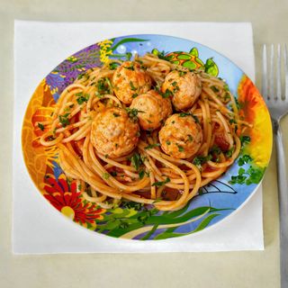 Спагеті у томатному соусі з рибними тефтельками (210г)