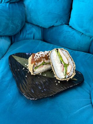 Суші бургер з куркою (380г)