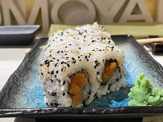 Uramaki spicy salmon