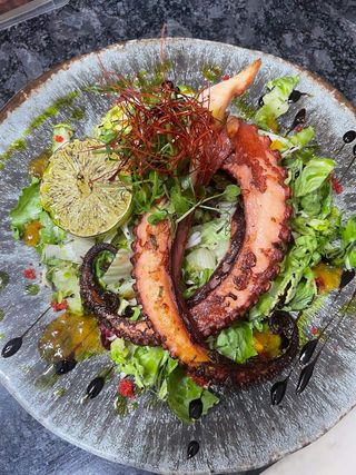 Tentacule de caracatiţă la grill