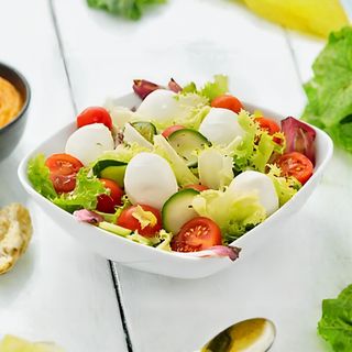 Insalatona e mozzarelline ciliegine