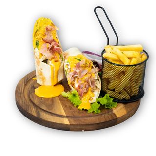 Chicken and cheddar wrap sa pomfritom