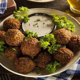 Vege menu falafel talerz