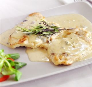 Piept pui in sos gorgonzola